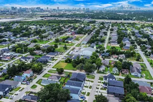 8308 Comal St, Houston, TX 77051 - Photo 17