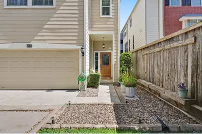 2630 Shady Acres Court, Houston, TX 77008 - Photo 9