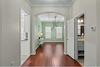 2630 Shady Acres Court, Houston, TX 77008 - Photo 15