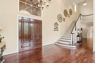 5002 Regency Dr, Sugar Land, TX 77479 - Photo 9