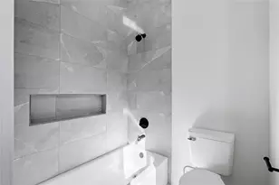 1421 E 36th St, Houston, TX 77022 - Photo 35