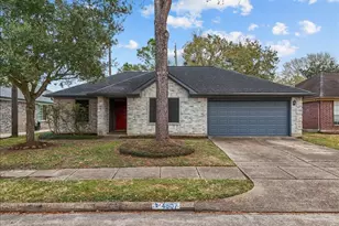 4807 Pleasant Plains Dr, Friendswood, TX 77546 - Photo 1