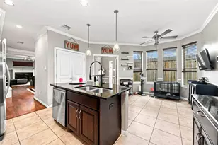 1325 Dorothy St, Houston, TX 77008 - Photo 9