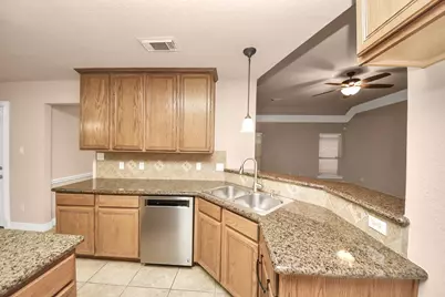 6 Prairie Oaks Drive, La Marque, TX 77510 - Photo 5