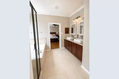 110 N Hawkhurst Circle, The Woodlands, TX 77354 - Photo 11