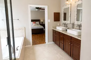110 N Hawkhurst Cir, The Woodlands, TX 77354 - Photo 11
