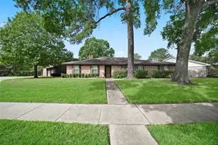 1319 Spillers Ln, Houston, TX 77043 - Photo 1