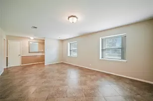 1319 Spillers Ln, Houston, TX 77043 - Photo 5