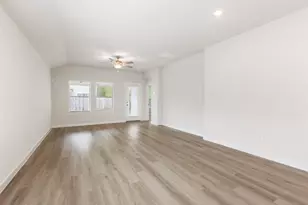 17418 Banaberry Ct, Conroe, TX 77385 - Photo 13
