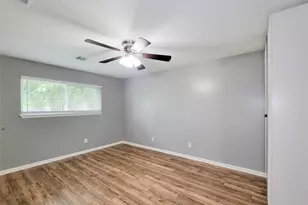 5846 Ettrick Dr, Houston, TX 77035 - Photo 13