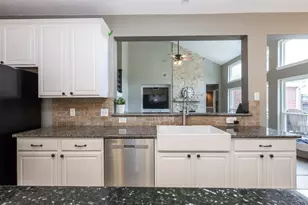 3239 Braesview Dr, Pearland, TX 77584 - Photo 5