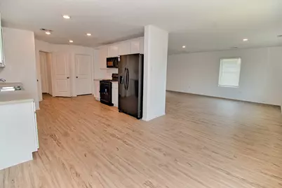 4207 Palmetto Grove Lane, Baytown, TX 77521 - Photo 9