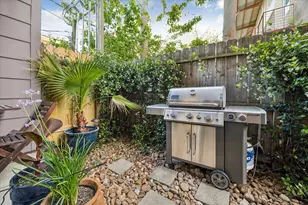 98 Drew St, Houston, TX 77006 - Photo 11