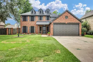 55 Sweetleaf Ct, Lake Jackson, TX 77566 - Photo 1