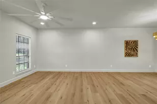 55 Sweetleaf Ct, Lake Jackson, TX 77566 - Photo 9