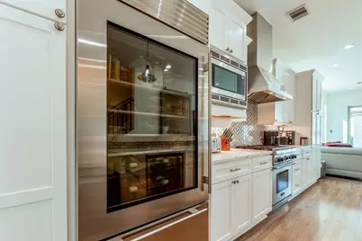 2124 Banks Street, Houston, TX 77098 - Photo 9