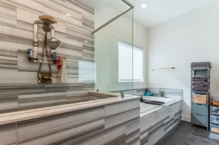 2124 Banks St, Houston, TX 77098 - Photo 33