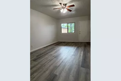 4811 Oakland Street #10, Houston, TX 77023 - Photo 5