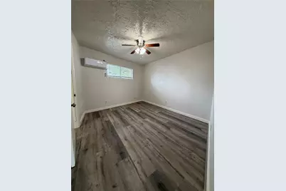 4811 Oakland Street #10, Houston, TX 77023 - Photo 9