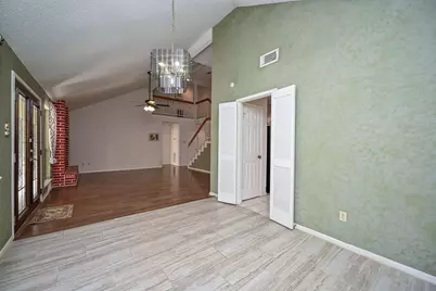 9826 Chiselhurst Drive, Houston, TX 77065 - Photo 13