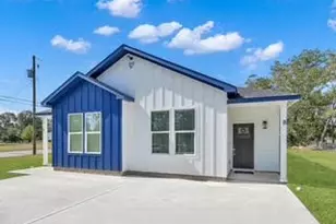 211 S 5th St, Conroe, TX 77301 - Photo 1