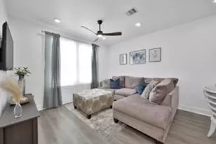 211 S 5th St, Conroe, TX 77301 - Photo 3