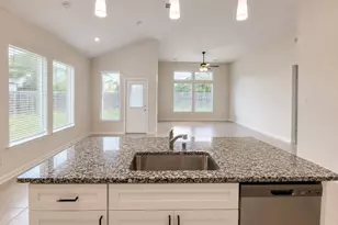 602 Alaska Cedar Dr, Crosby, TX 77532 - Photo 5