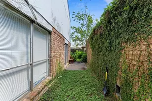 13307 Robinglen Dr, Houston, TX 77083 - Photo 17