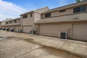 13742 Hollowgreen Dr, Houston, TX 77082 - Photo 31