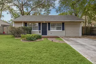 915 W 42nd St, Houston, TX 77018 - Photo 1