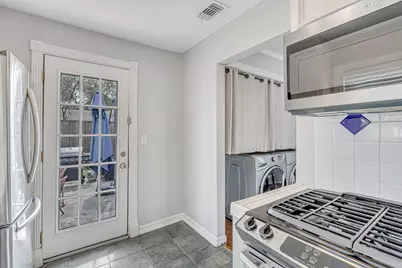 1004 Lawrence Street, Houston, TX 77008 - Photo 7