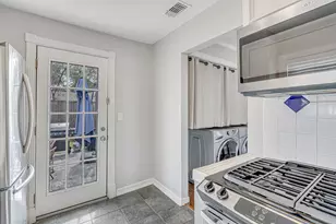 1004 Lawrence St, Houston, TX 77008 - Photo 7