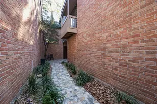 252 Sugar Berry Cir, Houston, TX 77024 - Photo 5