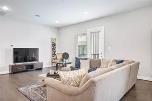 8411 Hempstead Rd, Houston, TX 77008 - Photo 13