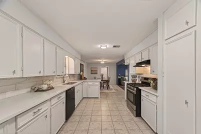 819 S 4th Street, La Porte, TX 77571 - Photo 13