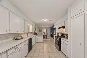 819 S 4th St, La Porte, TX 77571 - Photo 13