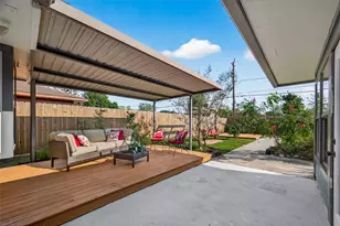 819 S 4th St, La Porte, TX 77571 - Photo 31