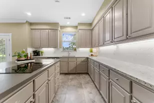 33014 Grove Park Dr, Waller, TX 77484 - Photo 13