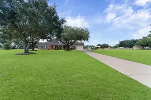 33014 Grove Park Dr, Waller, TX 77484 - Photo 37
