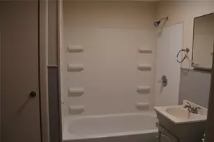 110 Cedar St, Highlands, TX 77562 - Photo 5