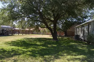 110 Cedar St, Highlands, TX 77562 - Photo 17