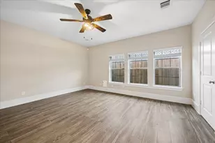 8306 Ginger Oak St, Houston, TX 77055 - Photo 5