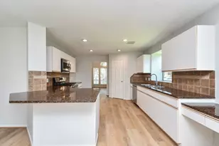 4211 W Meadows Dr, Sugar Land, TX 77479 - Photo 11