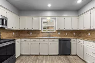 15814 Larkfield Dr, Houston, TX 77059 - Photo 13