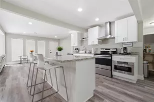 8826 Delilah St, Houston, TX 77033 - Photo 9