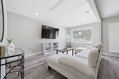 8826 Delilah Street, Houston, TX 77033 - Photo 5