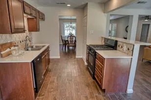 319 Buffalo Trail, Lake Jackson, TX 77566 - Photo 3