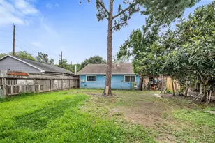 12127 W Marsham Cir, Houston, TX 77066 - Photo 13