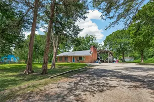 1316 N Main St, Highlands, TX 77562 - Photo 3