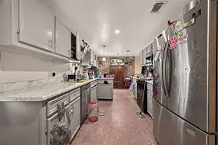 1316 N Main St, Highlands, TX 77562 - Photo 11